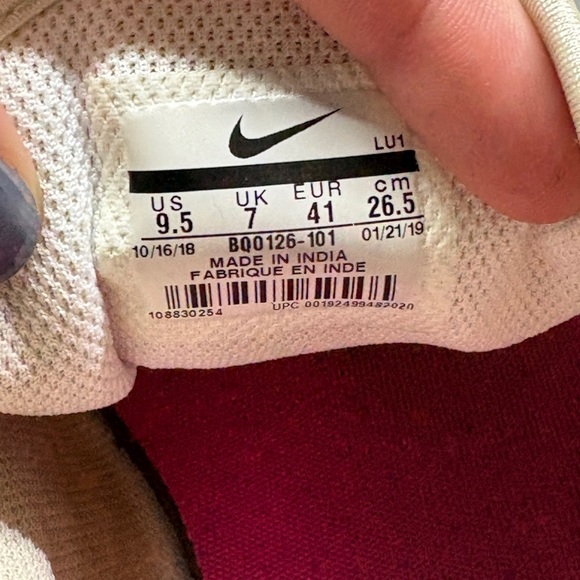 Nike Women's Air Max Axis Melon Tint Shoes Size 9.5 - Picture 3 of 9